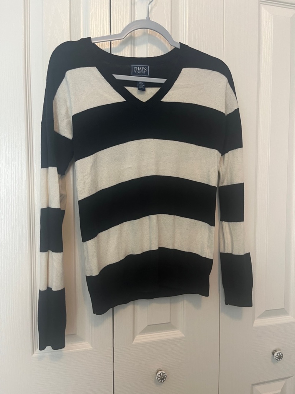 Chaps classics black and cream lightweight sweater. Size Medium